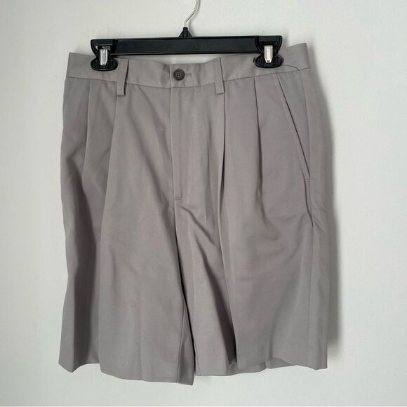 Izod Men’s Plaid Front Gray Chino Shorts size 30 - Picture 1 of 3